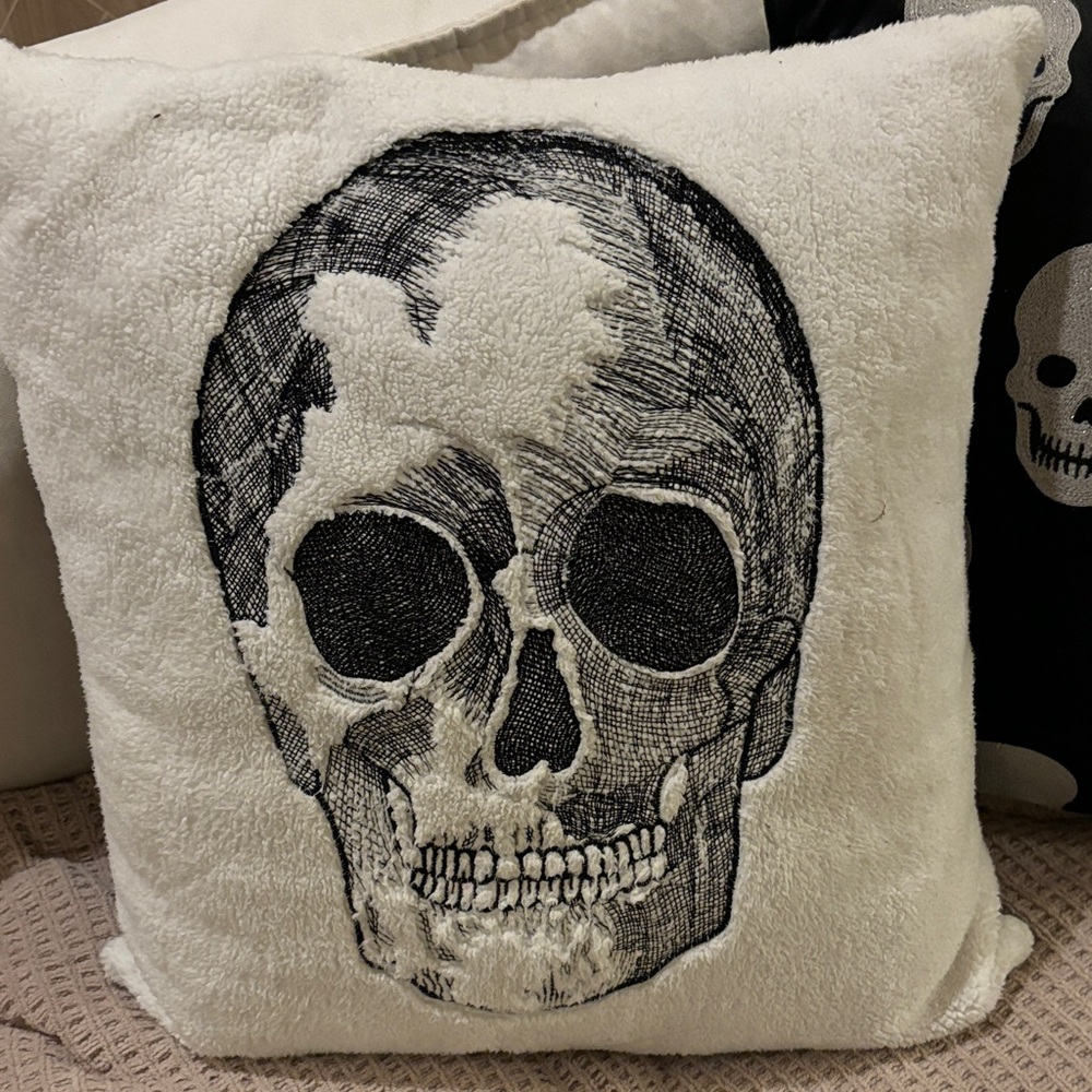 Skull Design Throw Pillow